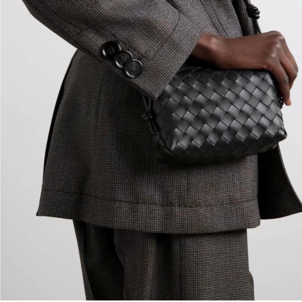 Bottega Veneta loop mini interecciato leather shoulder bag - Picture 3 of 5
